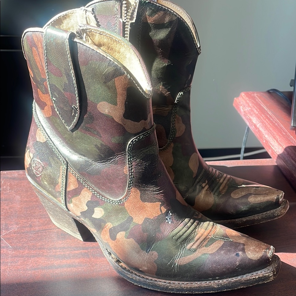 Ariat Camouflage Western Boots, Size 6